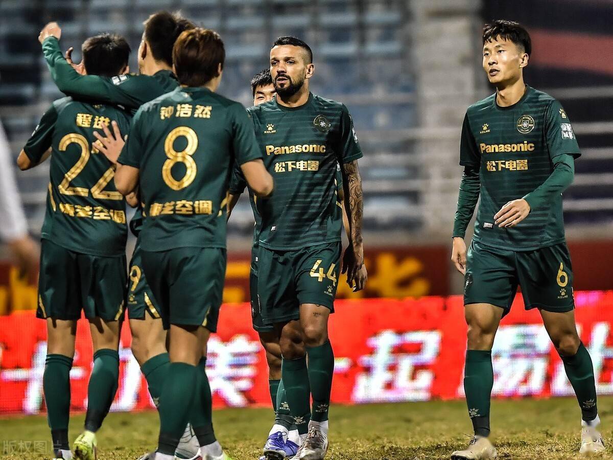 雷火竞技-辽东雄鹿队读秒绝平燕赵雄鹿队，板球附加赛上演耐力碾压对手！中场绞杀压制对手的简单介绍