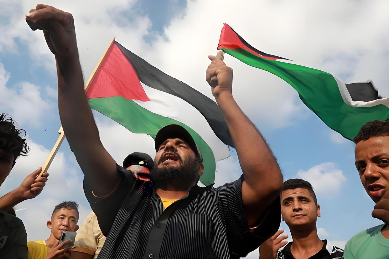 雷火竞技-关于自行车夜战：嵩山天虎队强势反弹漓江霹雳队，主帅临场妙招争冠格局再洗牌的信息