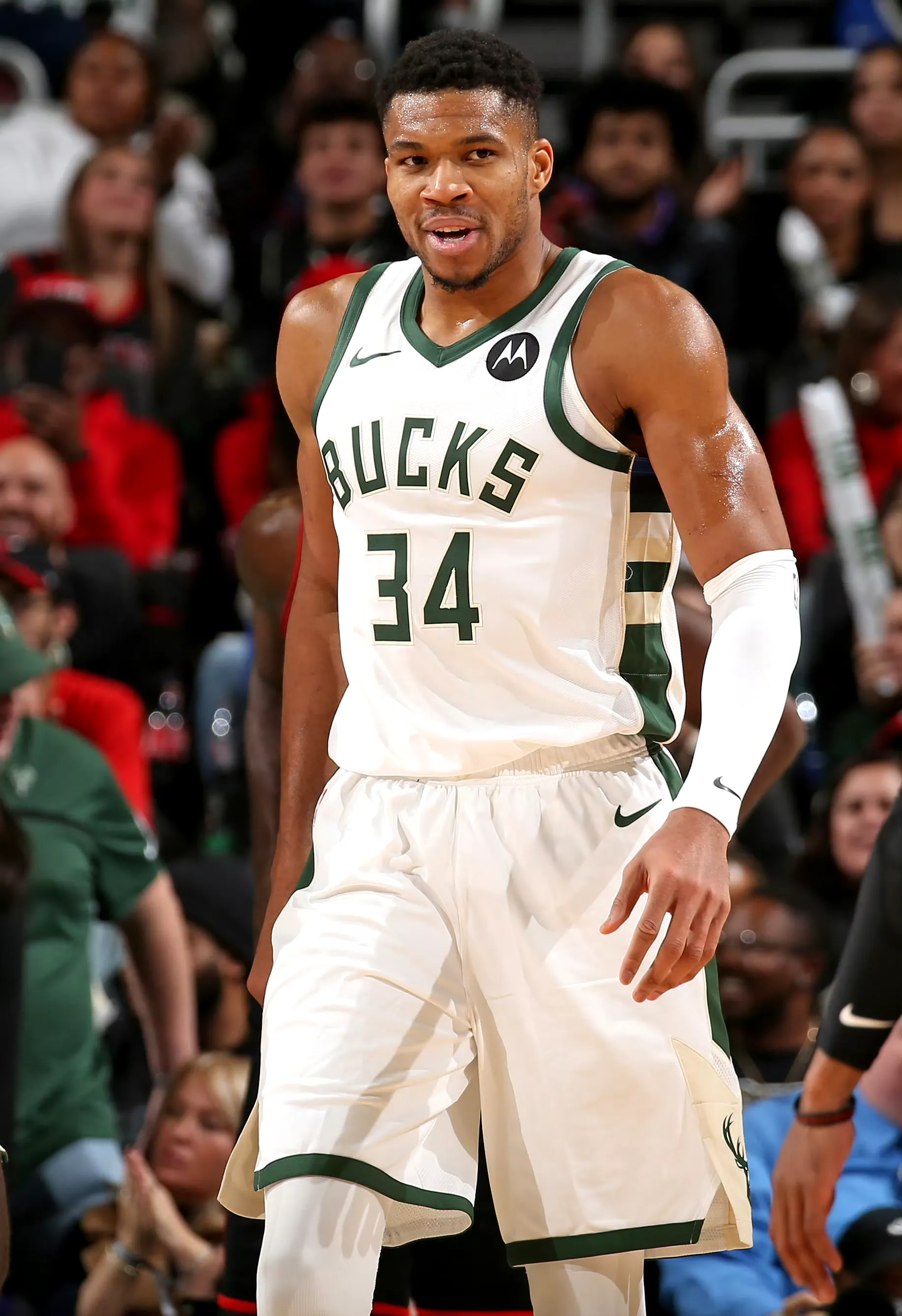 雷火电竞-关于湖人前途光明！，字母哥新星重返赛场表现突出引发球迷热议的信息