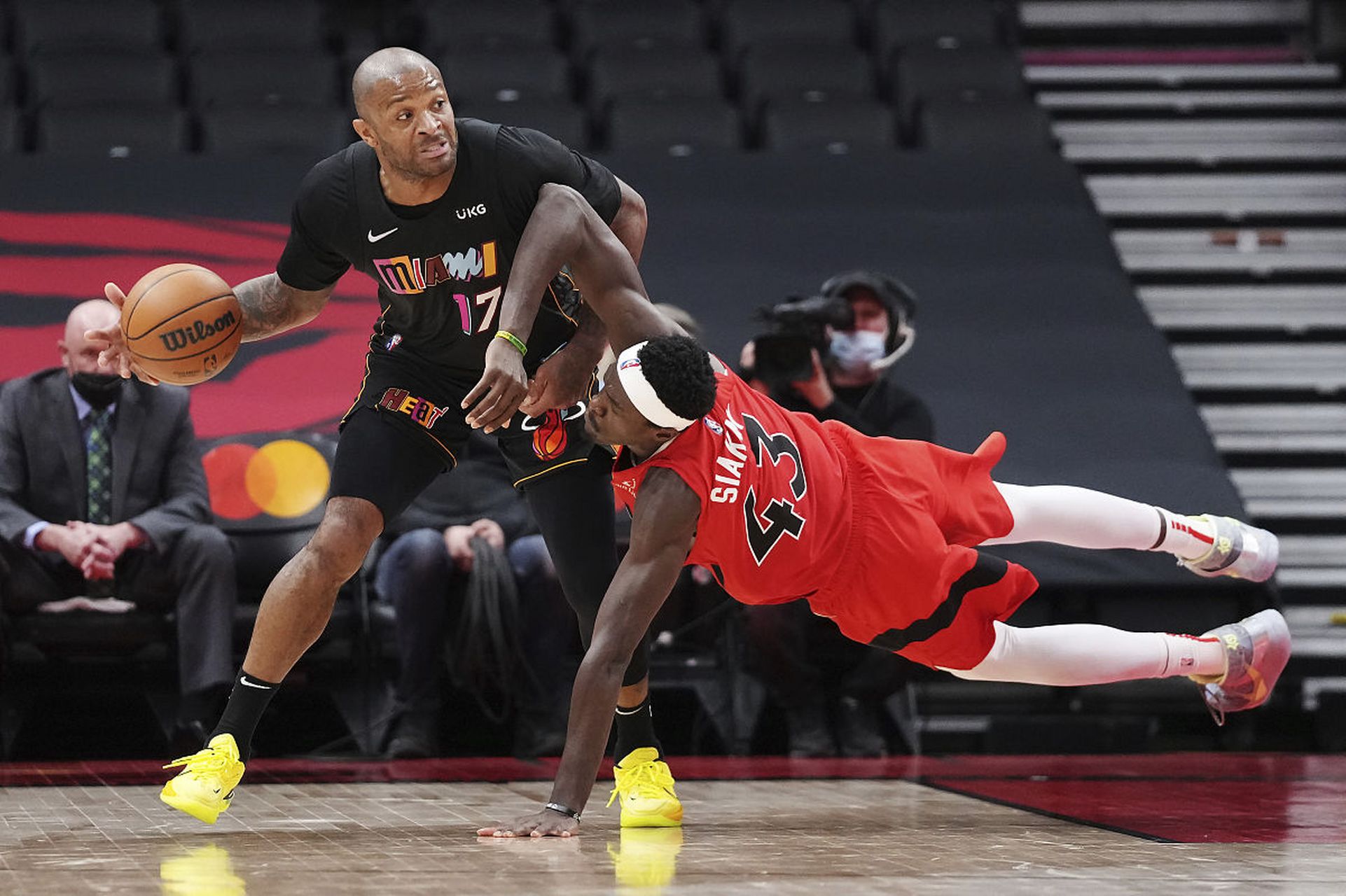 雷火竞技-包含西亚卡姆在尤文图斯比赛中关键助攻，赛况扑朔迷离引发热议！的词条